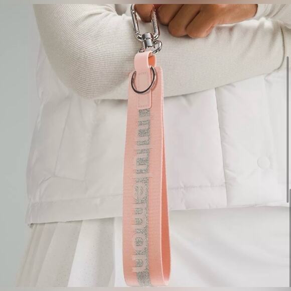 NWT Lululemon Never Lost Keychain Pink Mist/‎ Silver - Picture 2 of 6